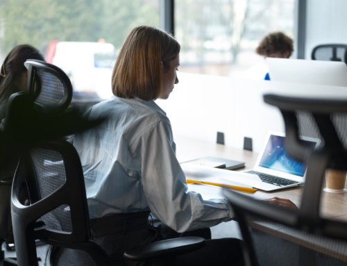 Mal de dos : comment choisir la bonne chaise de bureau ?